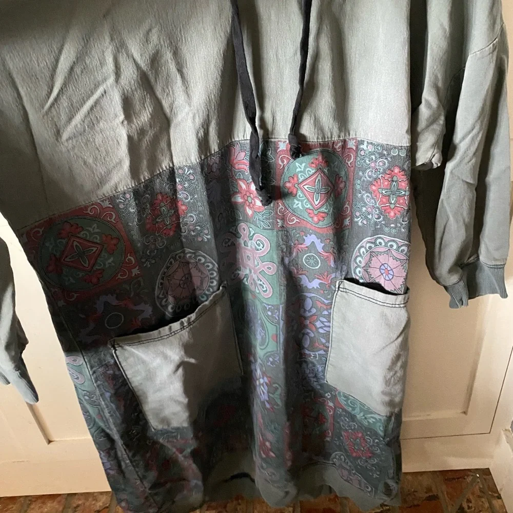 SURF PONCHO/KOREAN SWEATSHIRT DRESS w/ POCKETS & pretty design! Worn once⚡️EUC⚡️ - Picture 5 of 13